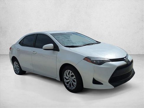 Certified 2018 Toyota Corolla LE FWD image 3