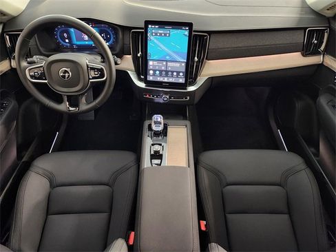 Used 2025 Volvo XC90 B5 Plus image 4