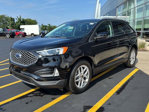 Used 2023 Ford Edge SEL w/ Convenience Package AWD/4WD image 3