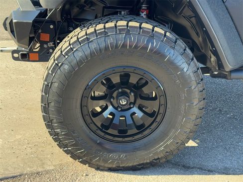 Used 2022 Jeep Gladiator Mojave w/ Trailer Tow Package image 10