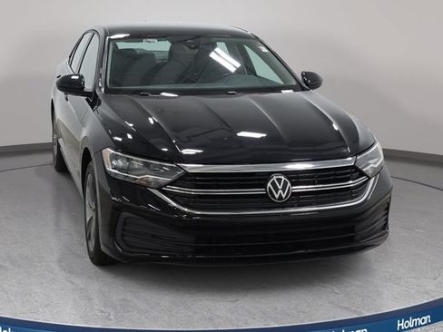 Used 2023 Volkswagen Jetta SE FWD image 3