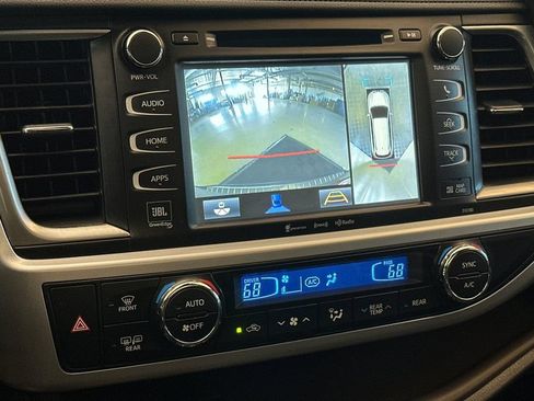 Used 2017 Toyota Highlander Limited Platinum AWD/4WD image 21