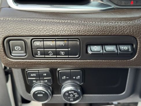 Used 2023 GMC Yukon Denali image 25