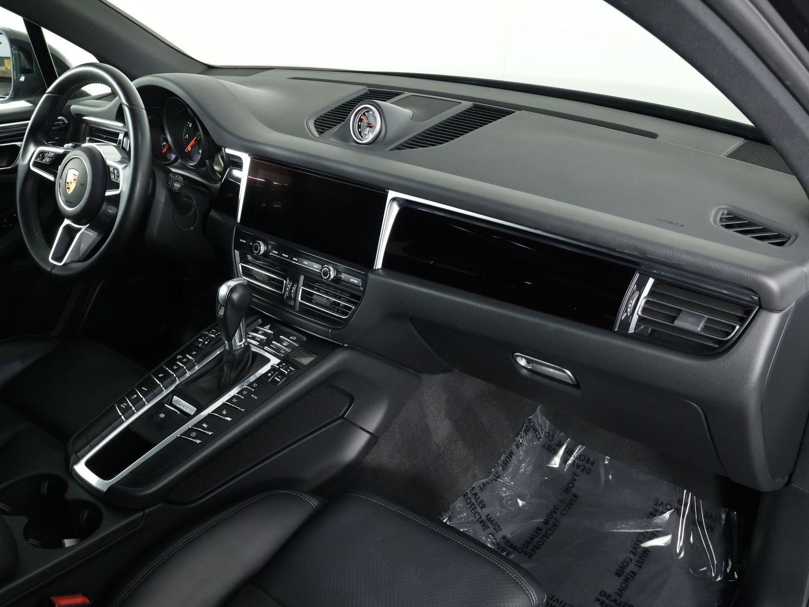 Certified 2021 Porsche Macan AWD/4WD image 24