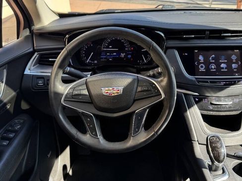Used 2017 Cadillac XT5 Luxury w/ Driver Awareness Package FWD image 23