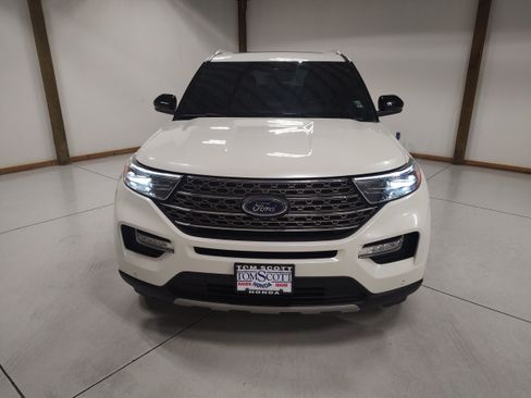 Used 2021 Ford Explorer King Ranch w/ Premium Technology Package AWD/4WD image 3