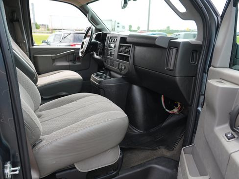 Used 2018 Chevrolet Express 3500 LT w/ LT Preferred Equipment Group RWD image 19