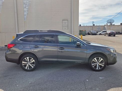 Used 2018 Subaru Outback 2.5i Limited AWD/4WD image 4
