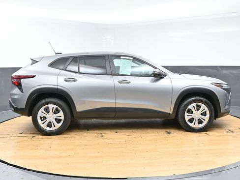 Used 2024 Chevrolet Trax LS w/ Driver Confidence Package FWD image 8