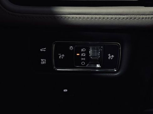 Used 2022 Lincoln Nautilus Reserve image 32