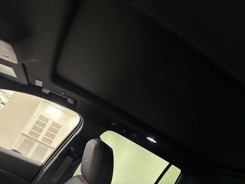 Used 2024 Chevrolet Traverse RS image 20