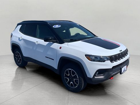 Used 2025 Jeep Compass Trailhawk AWD/4WD image 30