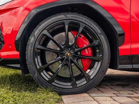 Used 2020 Lamborghini Urus AWD/4WD image 16