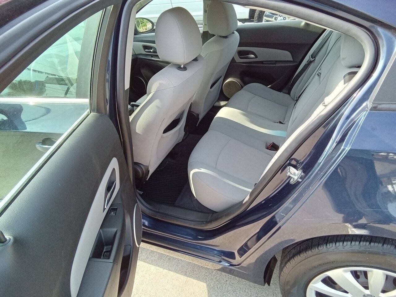 Used 2011 Chevrolet Cruze LT FWD image 9