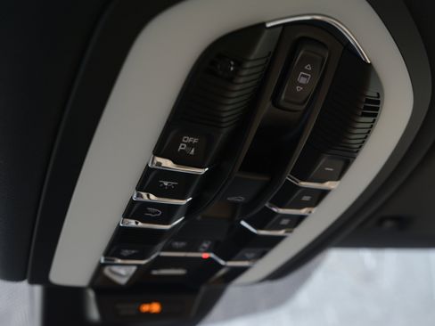 Certified 2026 Porsche Macan AWD/4WD image 20