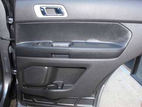 Used 2013 Ford Explorer XLT AWD/4WD image 18