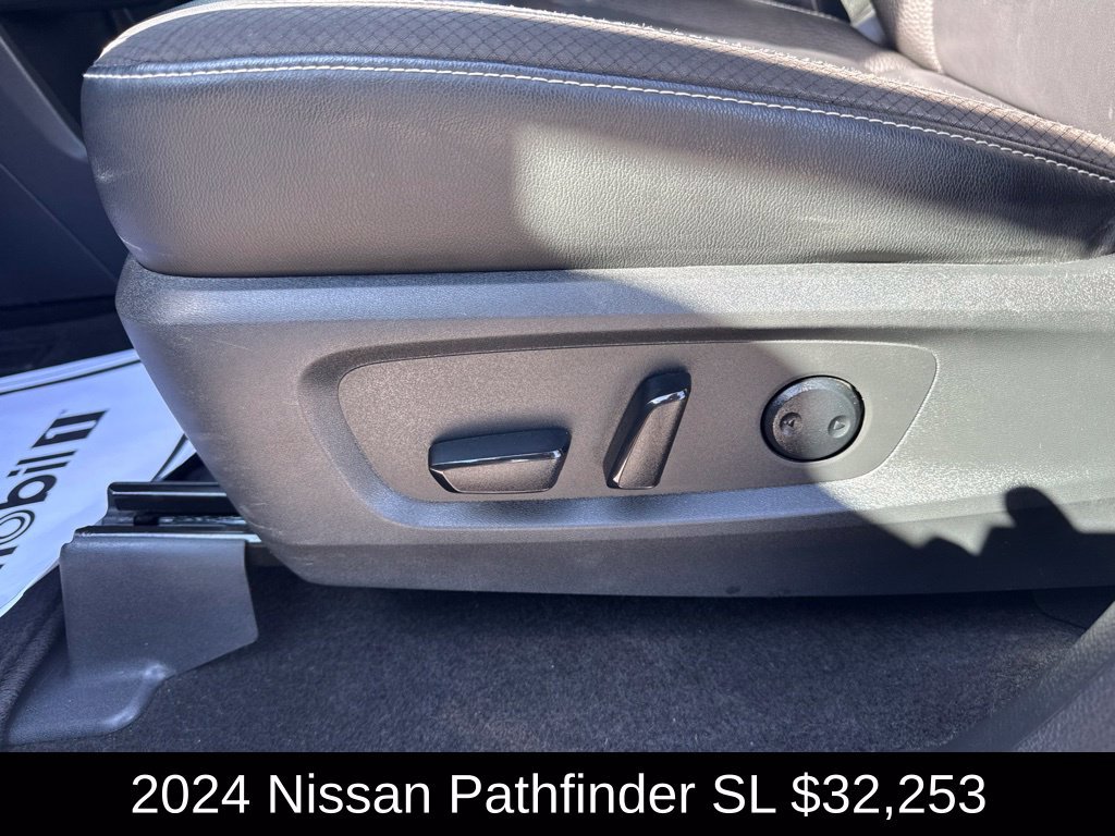 Used 2024 Nissan Pathfinder SL AWD/4WD image 13
