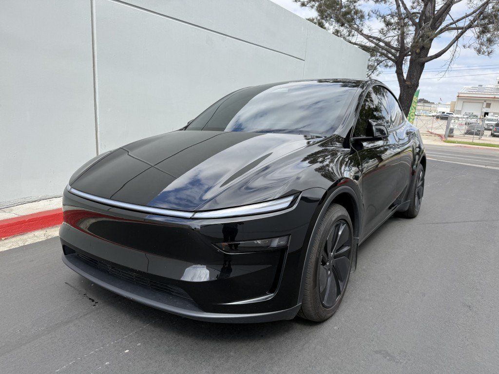 Used 2026 Tesla Model Y Long Range AWD/4WD image 1