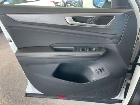 Used 2025 Volkswagen Atlas Cross Sport SE image 20