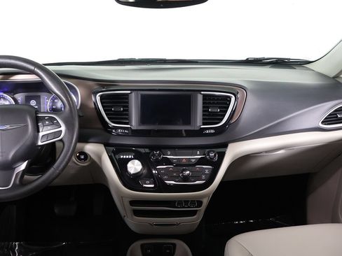 Used 2021 Chrysler Voyager Lxi FWD image 31