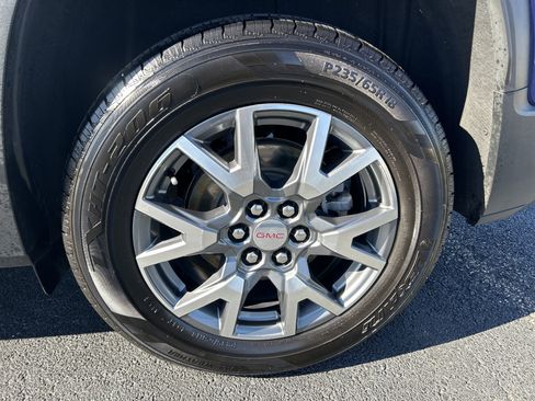 Used 2023 GMC Acadia SLT image 30