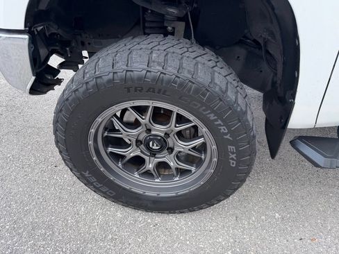 Used 2019 Toyota Tundra SR5 w/ SR5 Upgrade Package AWD/4WD image 9