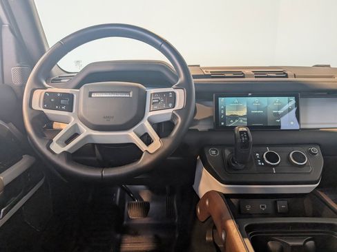 Used 2024 Land Rover Defender 110 SE image 16