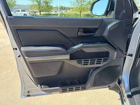 Certified 2025 Toyota Tacoma SR5 AWD/4WD image 10