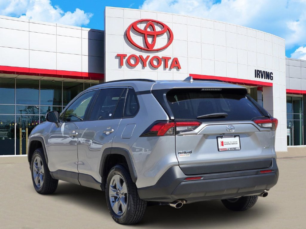 Used 2024 Toyota RAV4 XLE FWD image 3