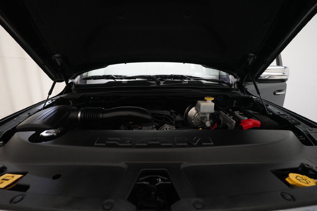 Used 2021 RAM 1500 Laramie AWD/4WD image 3