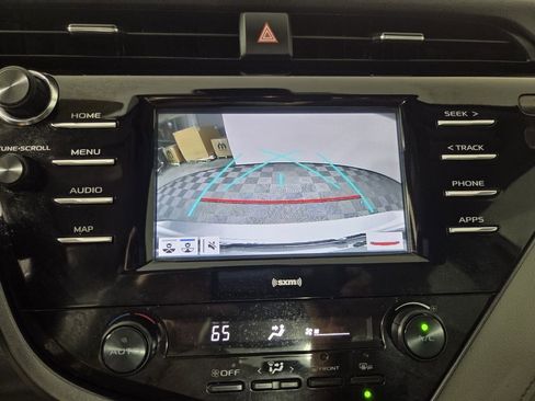 Used 2020 Toyota Camry SE w/ Convenience Package FWD image 12