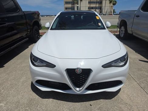 Used 2018 Alfa Romeo Giulia Ti w/ Quick Order Package 22X Lusso AWD/4WD image 2