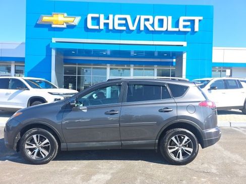Used 2018 Toyota RAV4 XLE image 3