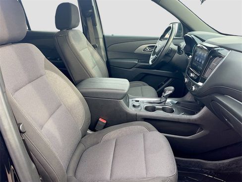 Used 2022 Chevrolet Traverse LT image 25