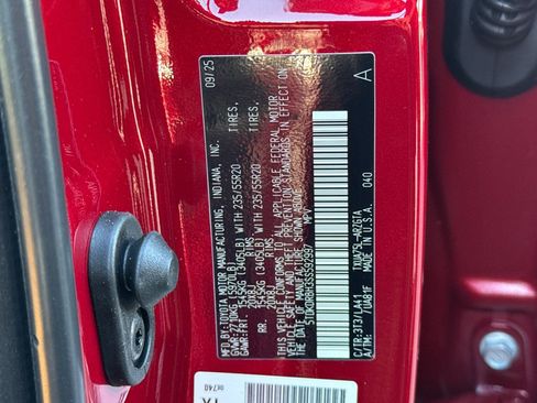 New 2025 Toyota Highlander Platinum image 35