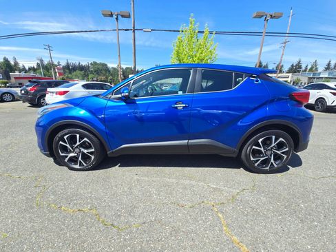 Used 2021 Toyota C-HR XLE FWD image 6