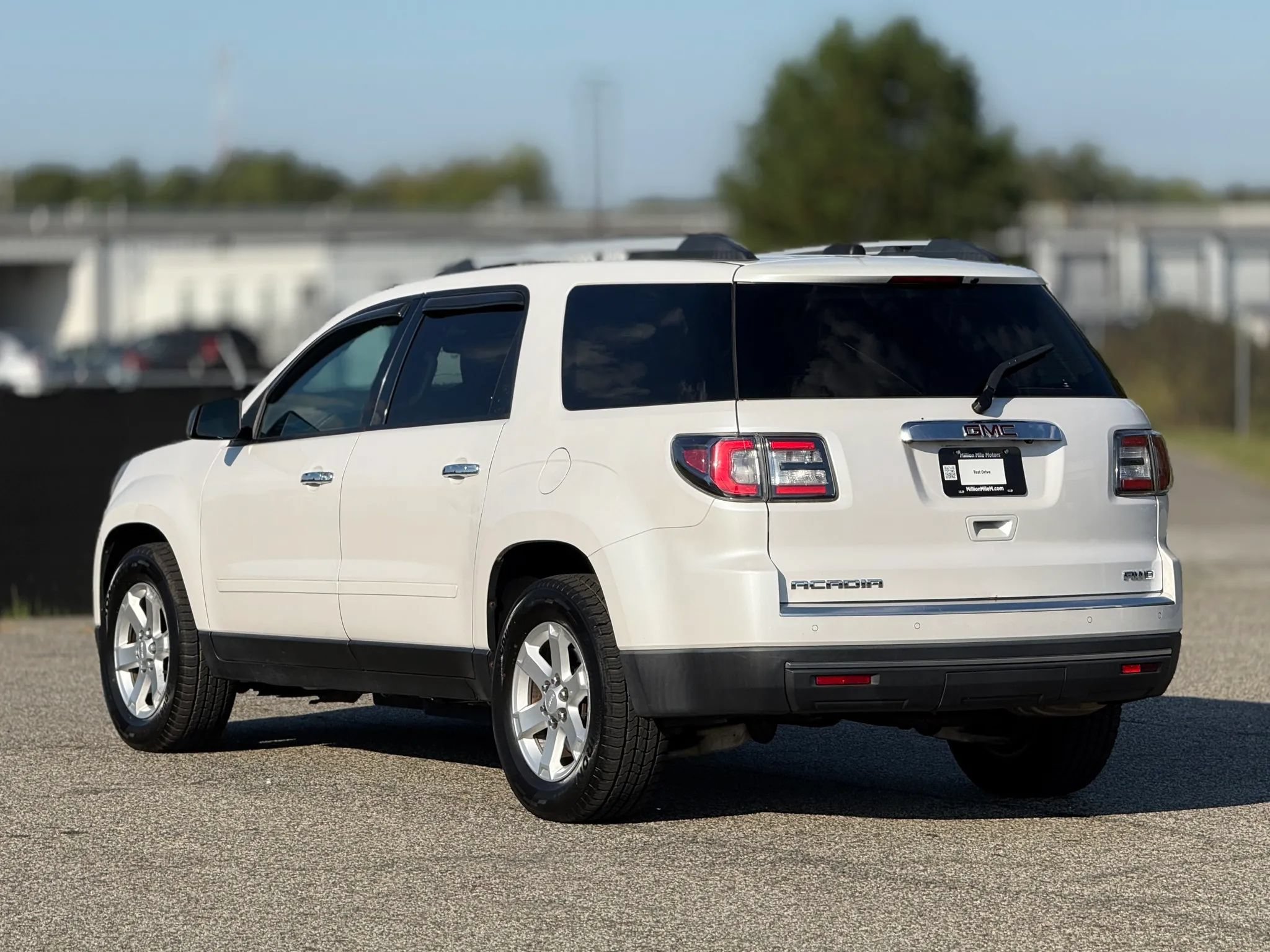 Used 2016 GMC Acadia SLE AWD/4WD image 10