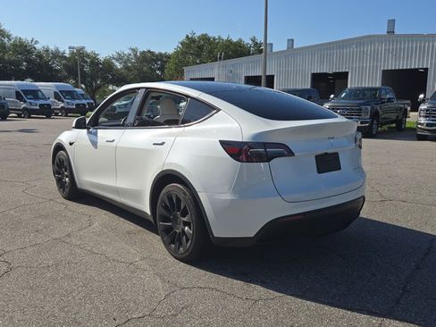 Used 2024 Tesla Model Y Long Range AWD/4WD image 8
