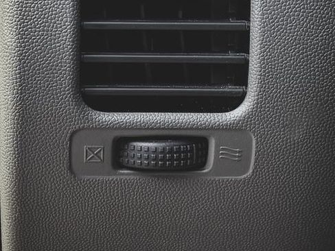 Used 2020 Nissan Frontier SV w/ Midnight Edition Floor Mats AWD/4WD image 7