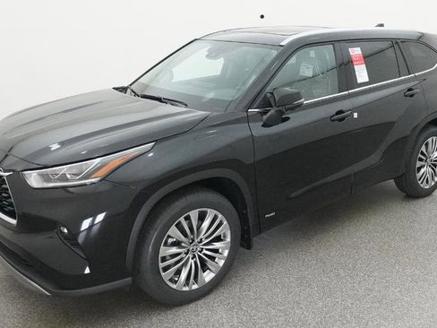 New 2026 Toyota Highlander Platinum AWD/4WD image 1