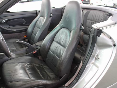 Used 2000 Porsche 911 Carrera 4 AWD/4WD image 18