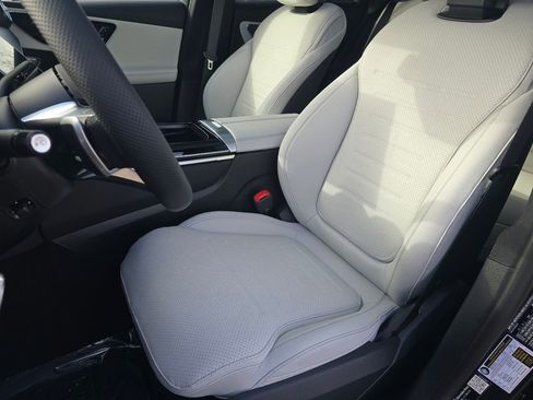 New 2026 Mercedes-Benz GLC 300 4MATIC image 23
