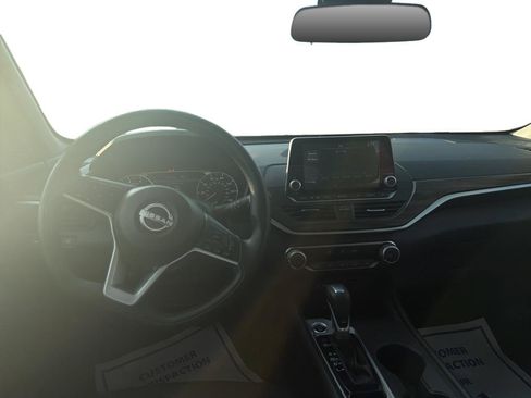 Used 2025 Nissan Altima 2.5 SV FWD image 8