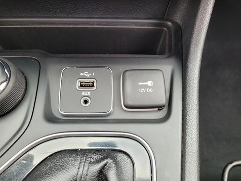 Used 2020 Jeep Cherokee Latitude Plus image 20