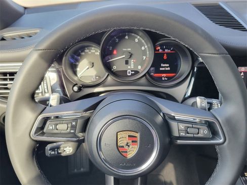 Used 2025 Porsche Macan image 23
