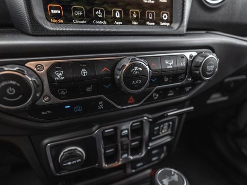 Used 2022 Jeep Wrangler Unlimited Sahara w/ Cold Weather Group image 16