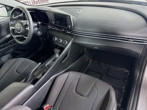 Certified 2023 Hyundai Elantra SE FWD image 30