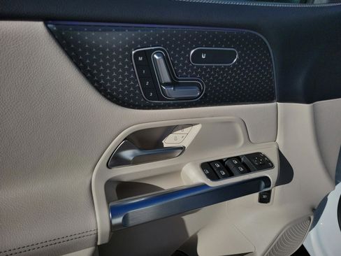 Certified 2025 Mercedes-Benz GLB 250 image 21