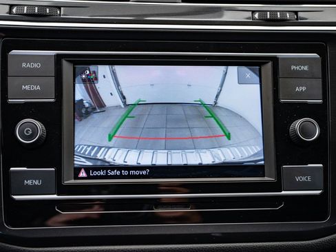 Used 2022 Volkswagen Tiguan S image 29