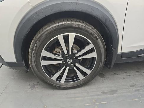 Used 2020 Nissan Kicks SR FWD image 16